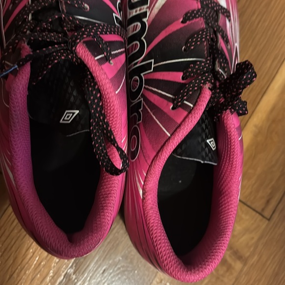 Umbro Kids Pink Cleats size 3 - Picture 7 of 8